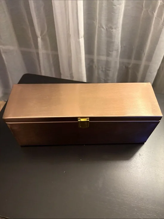 Metallic Copper Jewelry/Accessory Box with Gold Clasp Hearth and Hand
