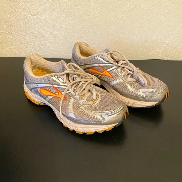 Brooks Defyance 4 Women’s 9.5 Running Shoes Tennis Walking Sneakers Yellow Gray