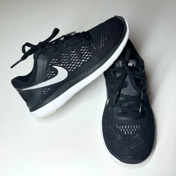 Nike Kids Flex 2016 Run Black Mesh Sneakers with White Accents Size- 4Y