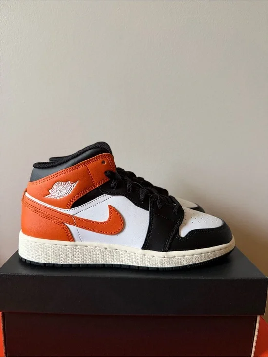Air Jordan 1 Mid GS Starfish Orange DQ8423-801  Size 6.5
