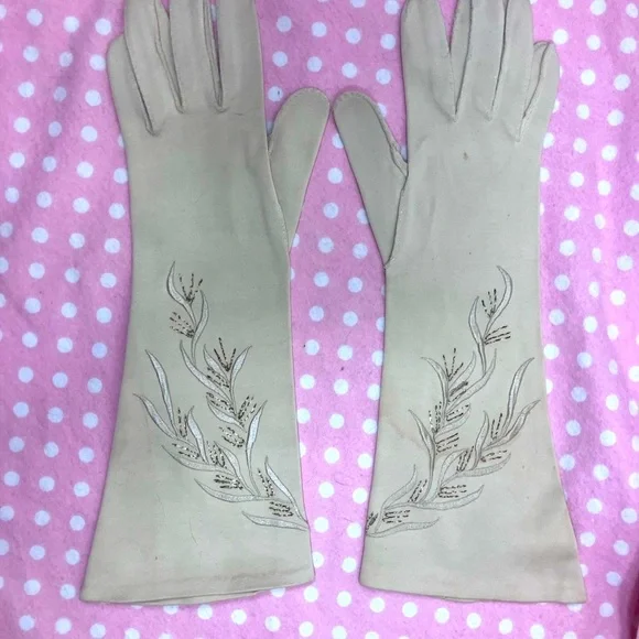 Vintage Cream Embroidered Gloves 6 1/2