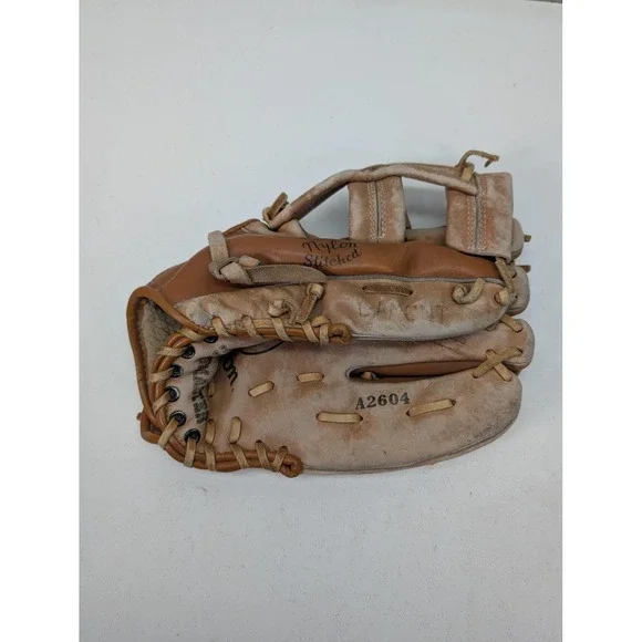 Vintage Wilson A2604 Fieldmaster Baseball‎ Glove Grip-Tite Youth Mitt Nylon