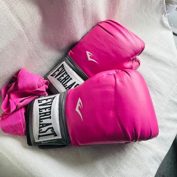 Everlast Fuchsia Boxing Gloves Level 1