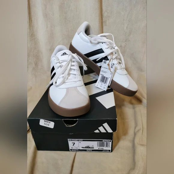 NIB! Adidas VL Court 3.0K. Size 7 Youth/ Women's Size 8.5