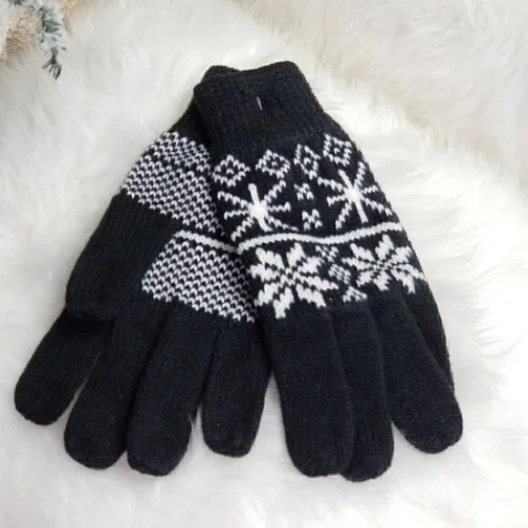 Knitted Black gloves