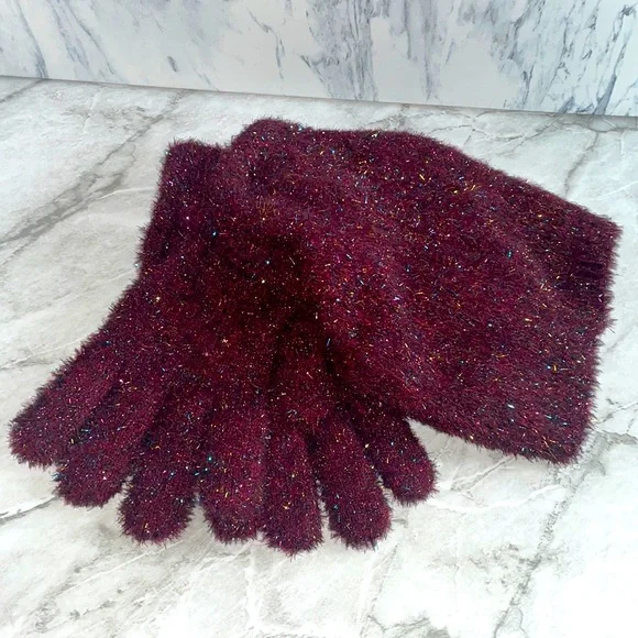 NWT BP Tensil Fesrive Burgandy Glove and beanie set