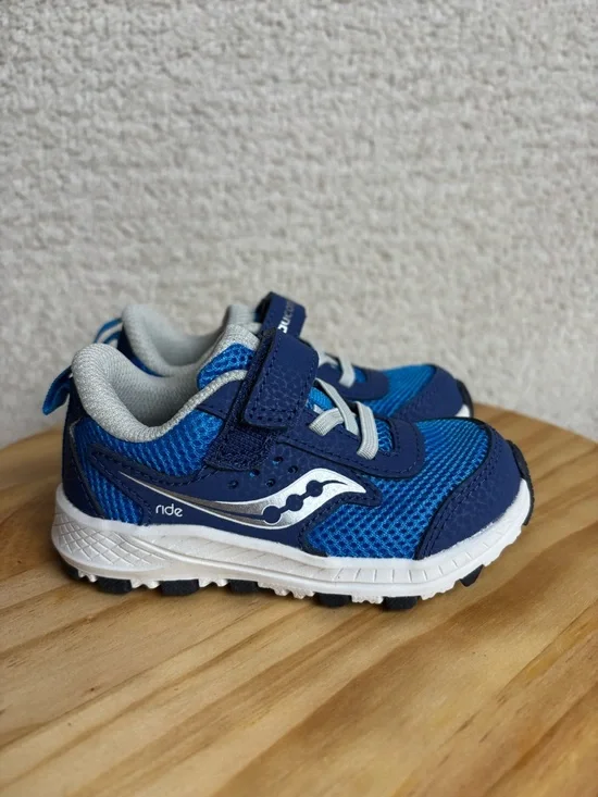 Saucony Shoes Toddler 6 Wide Ride 10 Jr Sneakers in Blue Silver