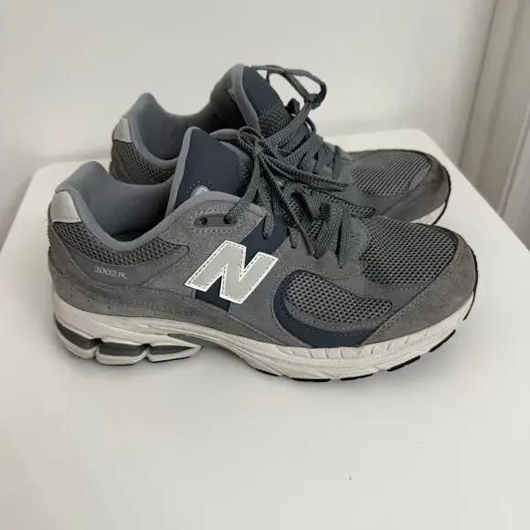 New Balance 2002R Sneakers Gray Boy's Sz 7 Casual Everyday Athleisure