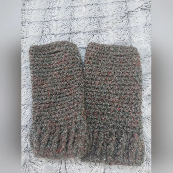 Crocheted half gloves /‎ wrist covers