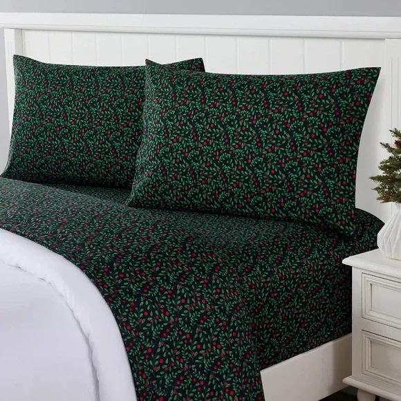 Holiday Printed Bedding Set - Green and Red