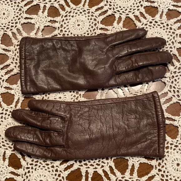 🎉HP🎉 FOWNES Womens 100% soft leather gloves- size 6.5