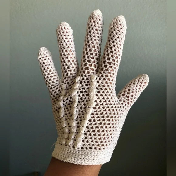 VTG cotton crochet creme gloves best fits small to medium size hands