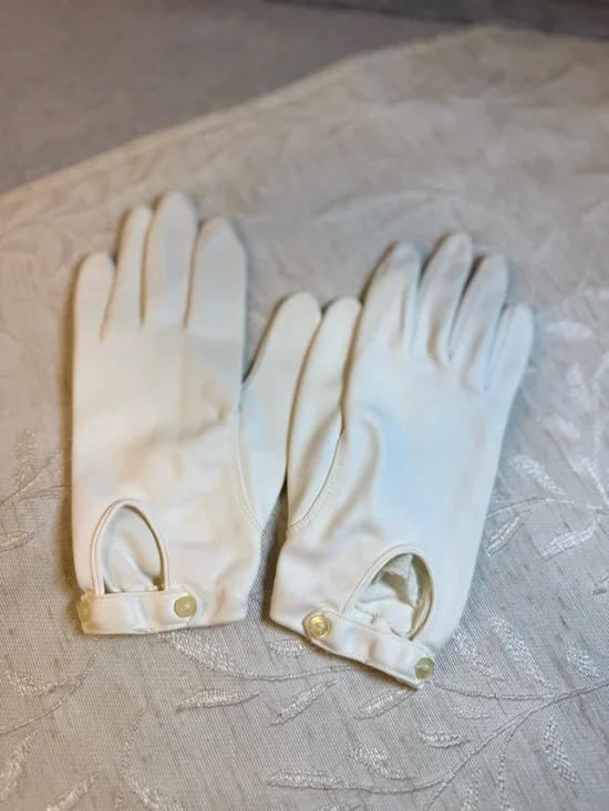 1950s Mojud Nylon Wrist Length Gloves White Double Button Detail‎ Retro Formal