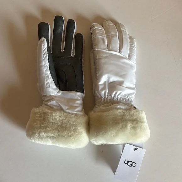 UGG nylon glove with conductive palm
