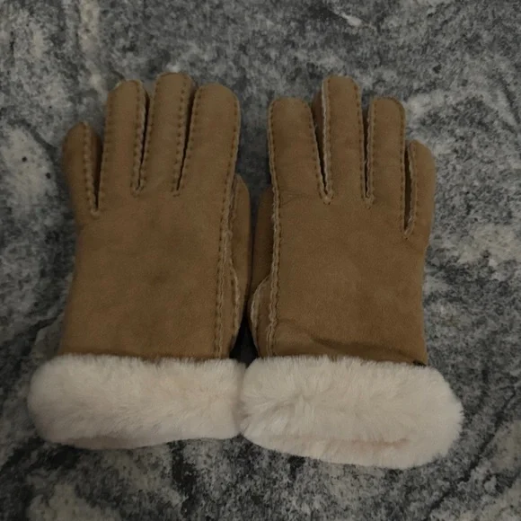 Tan‎ Suede Ugg Gloves with White Fur Trim
