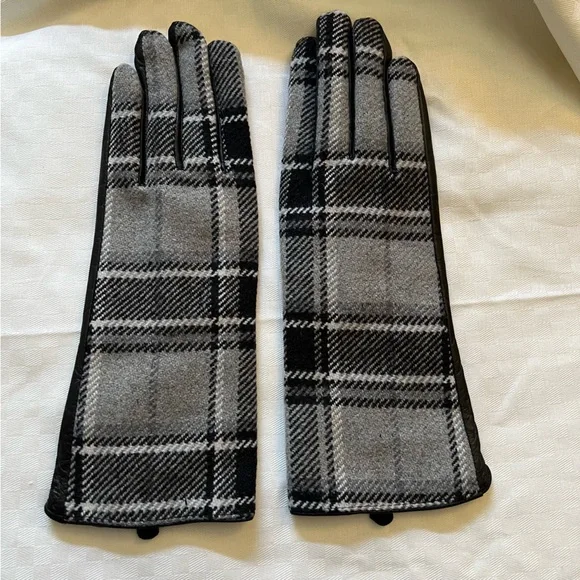 Merona Black and Gray Leather Gloves.  Size L/XL