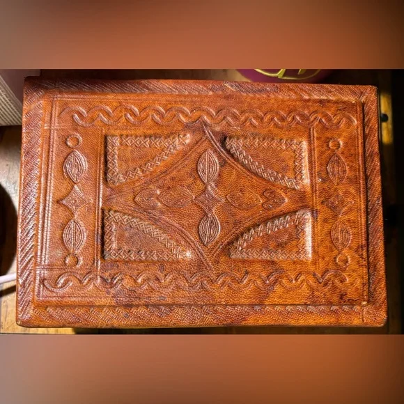 Handmade Tooled Fully Wrapped Leather Rectangler Lidded Jewelry/Trinket Box