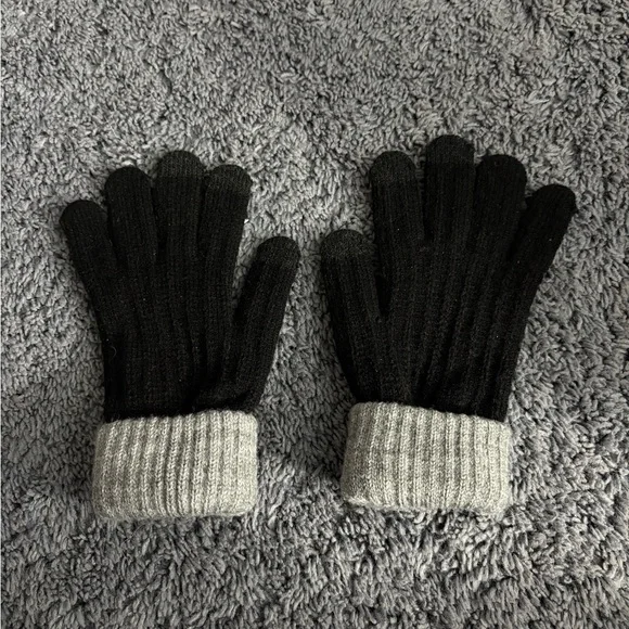 NWOT black and grey gloves with textable figertips