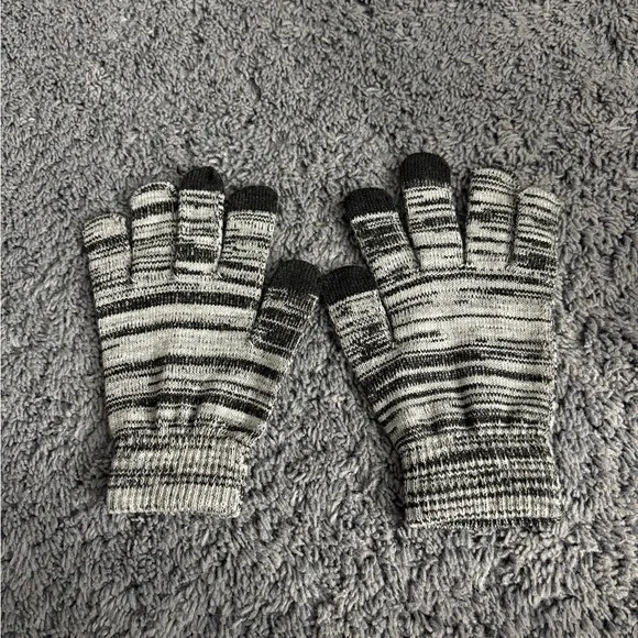 NWOT black and grey gloves with textable figertips