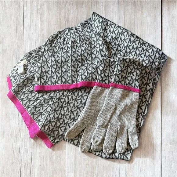 🩷🆕🩷MK Scarf, Beanie & Glove Set W/Out Tags NEW Never Used