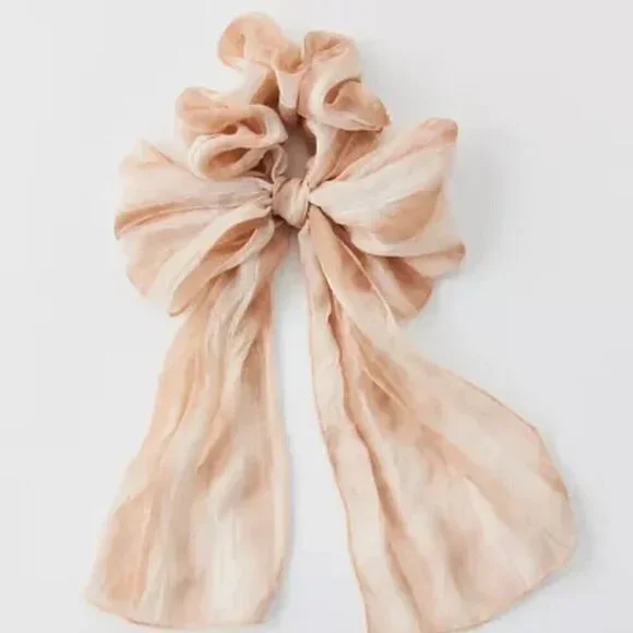 NWT Urban Outfitters Long Bow Pink Crinkle Scrunchie