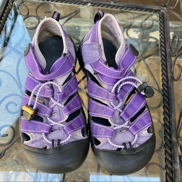 Girls Size 4 KEEN Purple Water Sandals Almost New!‎