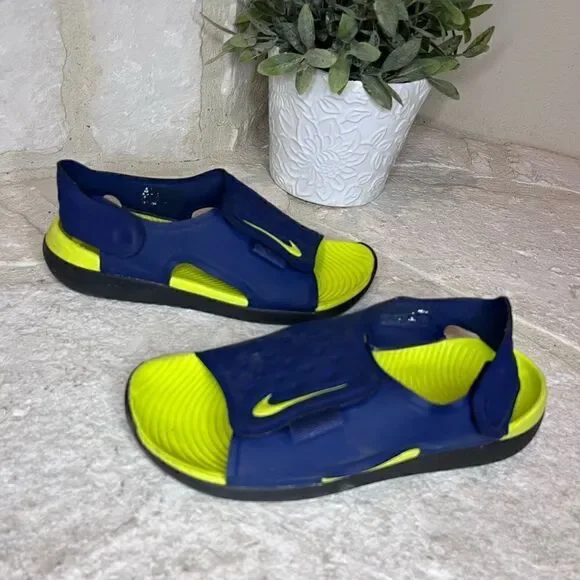 Nike navy blue/limegreen water shoes