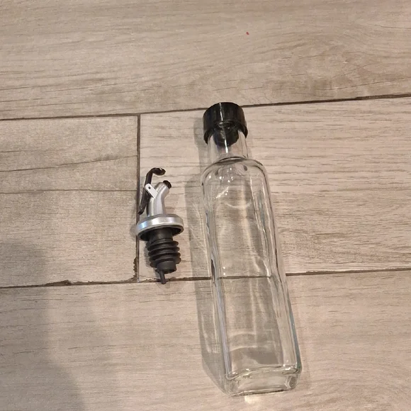 🍋‍🟩Glass Oil Dispenser with Black Cap💘