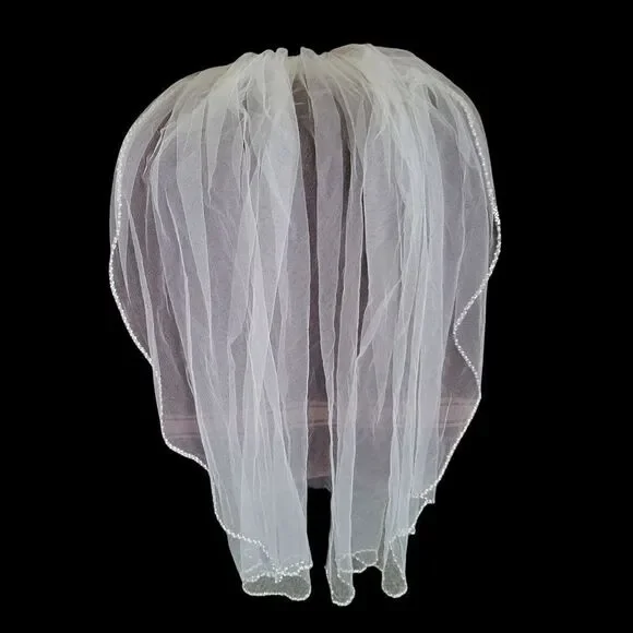 Bead trimmed veil