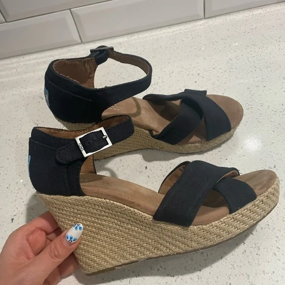 TOMS Sienna Black Sandals Espadrille Wedges Ankle Strap, Size 6 👡🖤 EUC