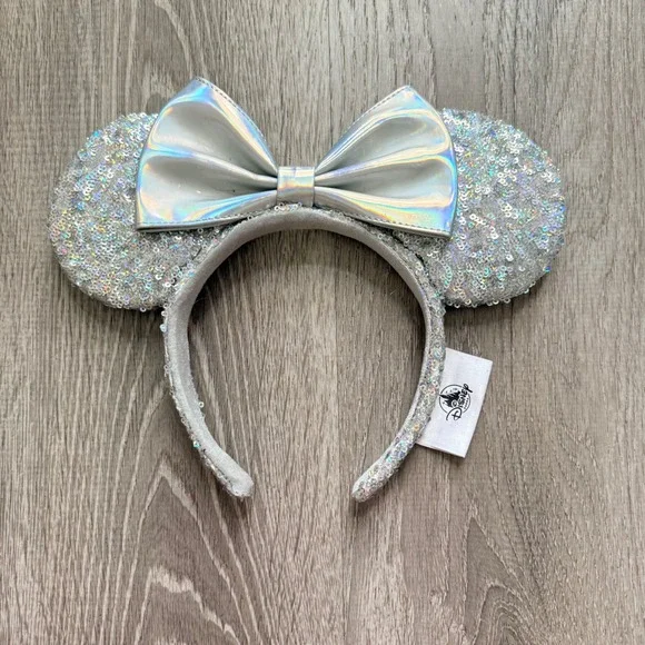 Disney Parks Minnie Mouse Ears Headband Silver Sequin Iridescent Holographic Bow