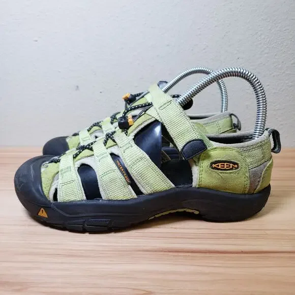 Keen Kids Size‎ 4 Water Shoes Hiking Sandal Light Green Outdoor Camping Gorpcore