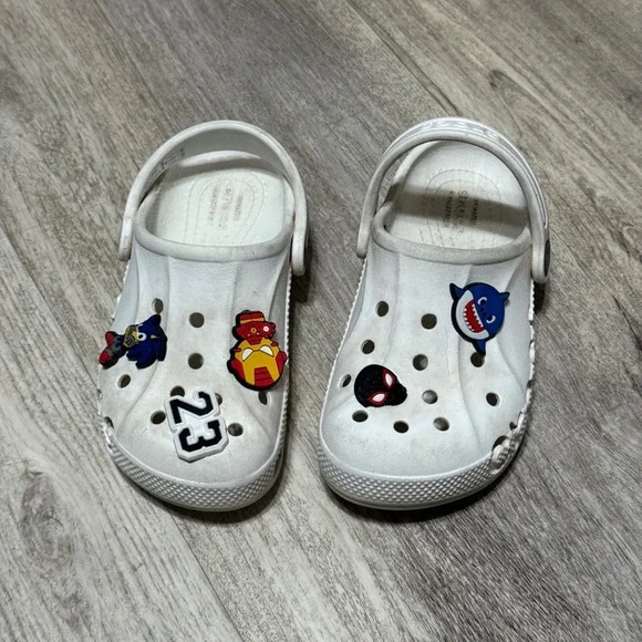Crocs‎ white 10 C with charms