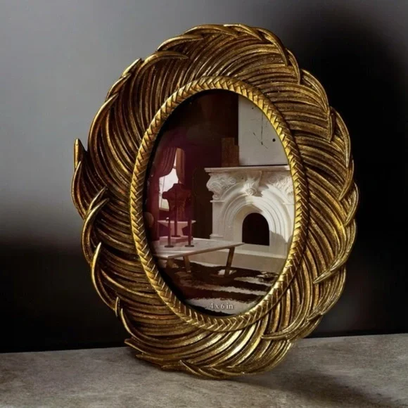 Gold Ornate Oval feather Picture Frame for 4x6” photo