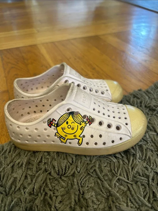 Native Pink Girls Shoes Size 9 Mr Men special edition natives