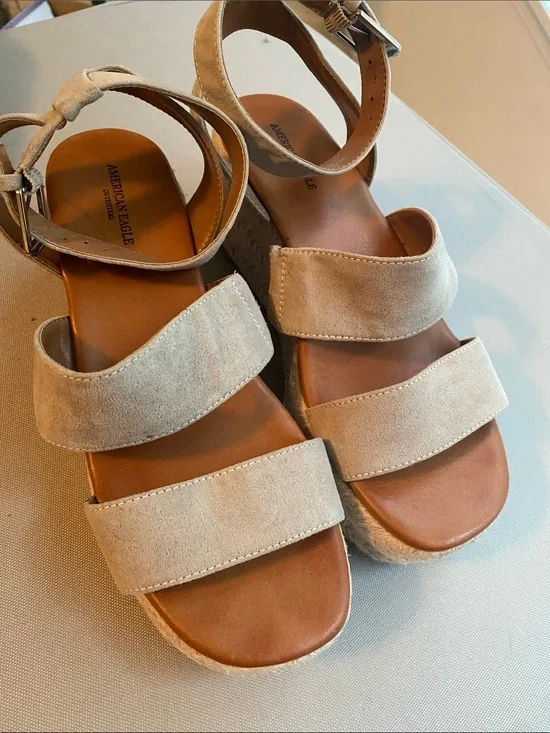American Eagle Outfitters tan suede espadrille wedge sandals - size 7