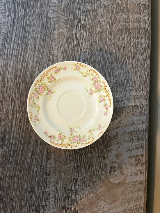 Set of 8 Vintage Salem China Sandra Pattern Saucer Set
