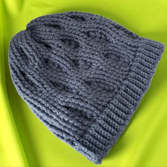 Chunky Hand-Knitted Winter Cap Beanie Blue NWOT‎