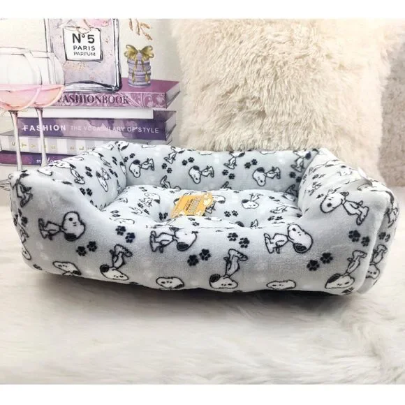 {Peanuts} Grey Cozy Plush {Pet Bed}