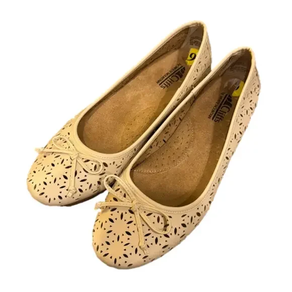 NWT Cliffs by White Mountain cream comfort flats 