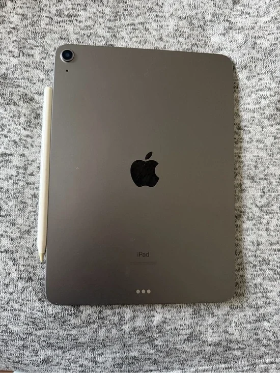 Apple iPad Air Space Gray 4th Gen with White Apple Pencil