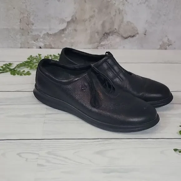 Ecco Sneakers Black Leather Soft 7 Tie Closure Womens Size 9/9.5 ( Eu 40 )