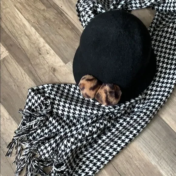 5/30 Black Hat w/ leopard pom poms