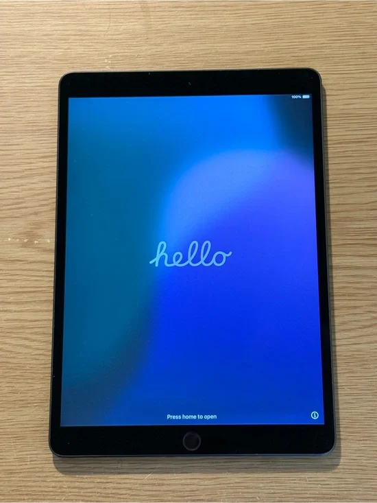 iPad Air 3 (64GB Wi-Fi) + Apple Pencil (Read Description)