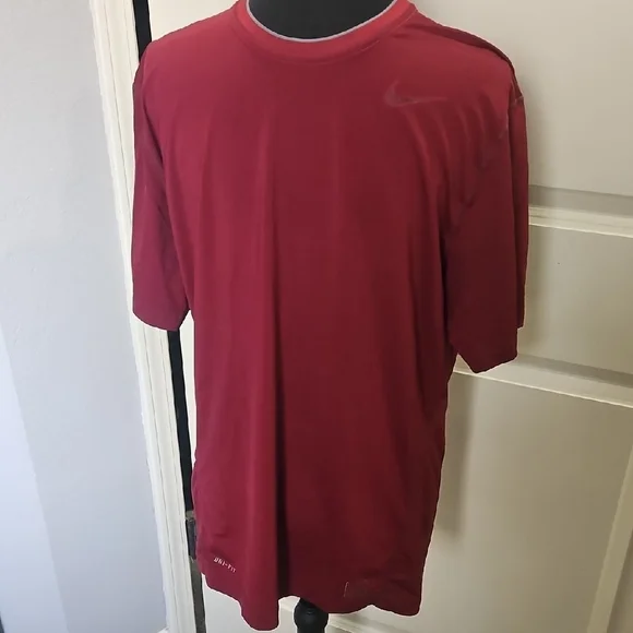 Nike Men's Deep Red Short Sleeve Tee