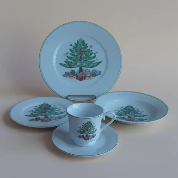 Gibson Christmas Tree 5 Pc Place Setting Dinnerware Set Holiday China VTG