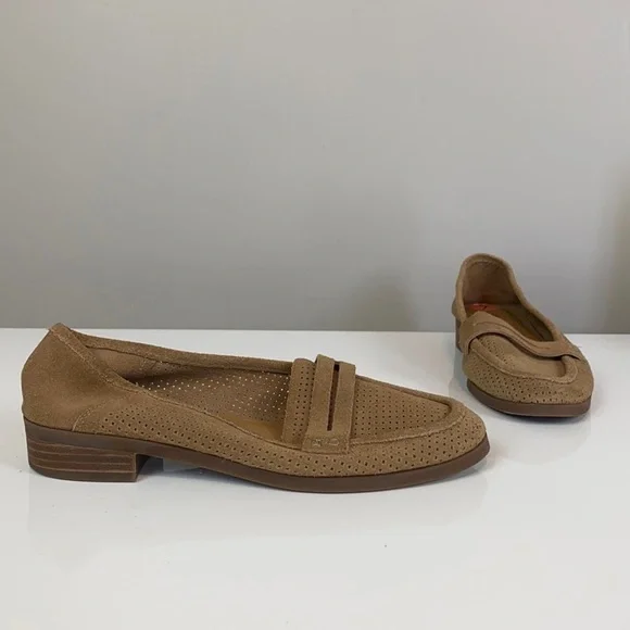 Lucky Brand Caylonp Perforated Soft Suede Loafers Size 7