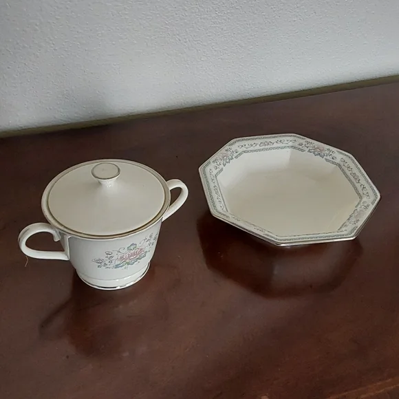 Lenox  Charleston Cream Floral Covered Sugar‎ Bowl with Octagonal Serving Bowl