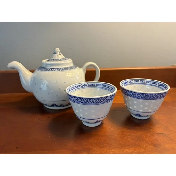 Vintage Tienshan White Ceramic Blue Dragon Sake‎ Cups (Set Of 2) And Small Pot