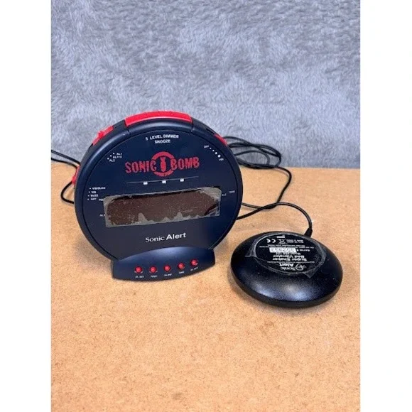 Sonic Alert Sonic Bomb‎ SBB500SS-v3 Dual Alarm Clock with Bed Shaker Black Red